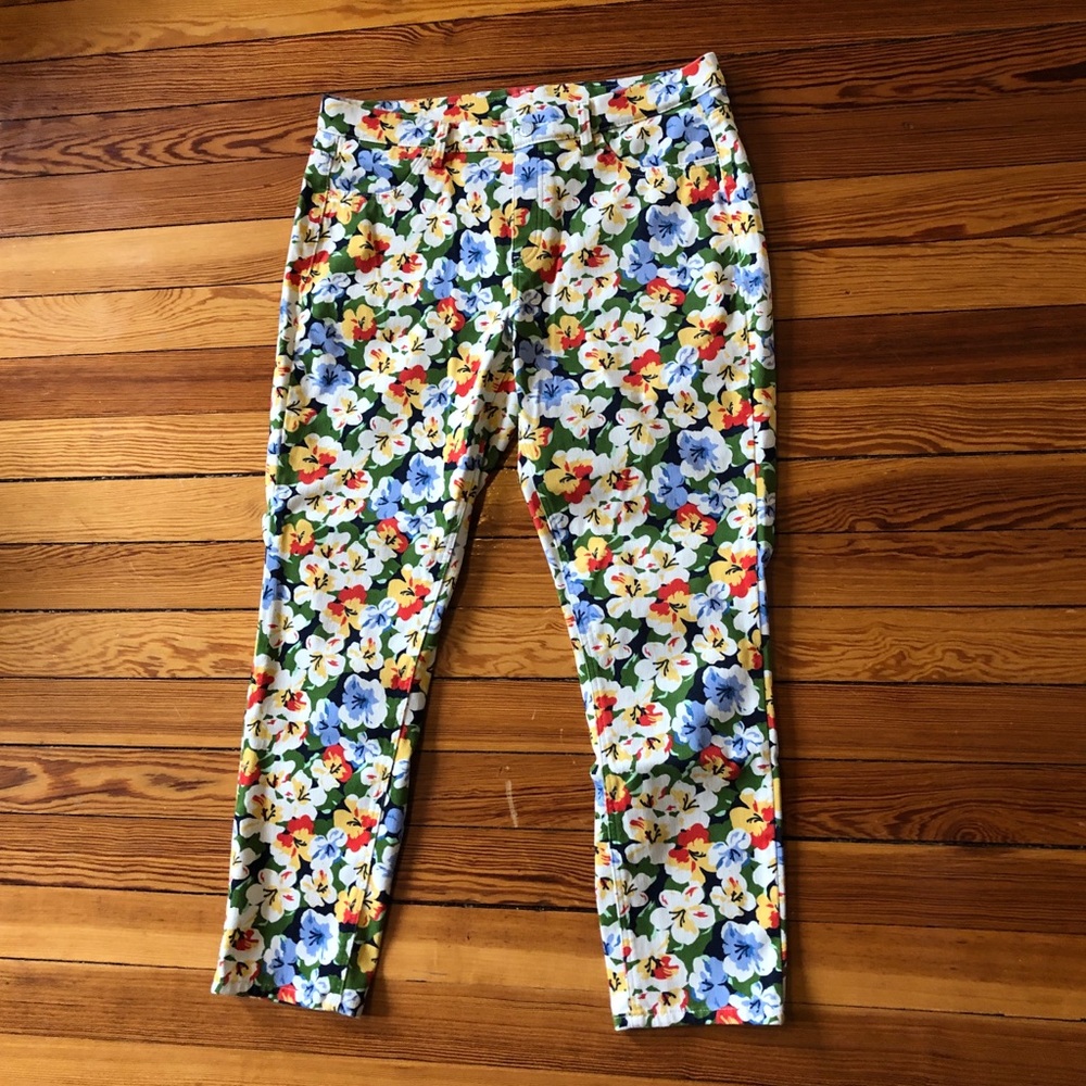 Fun Flower Print Cropped Leggings from Uniqlo